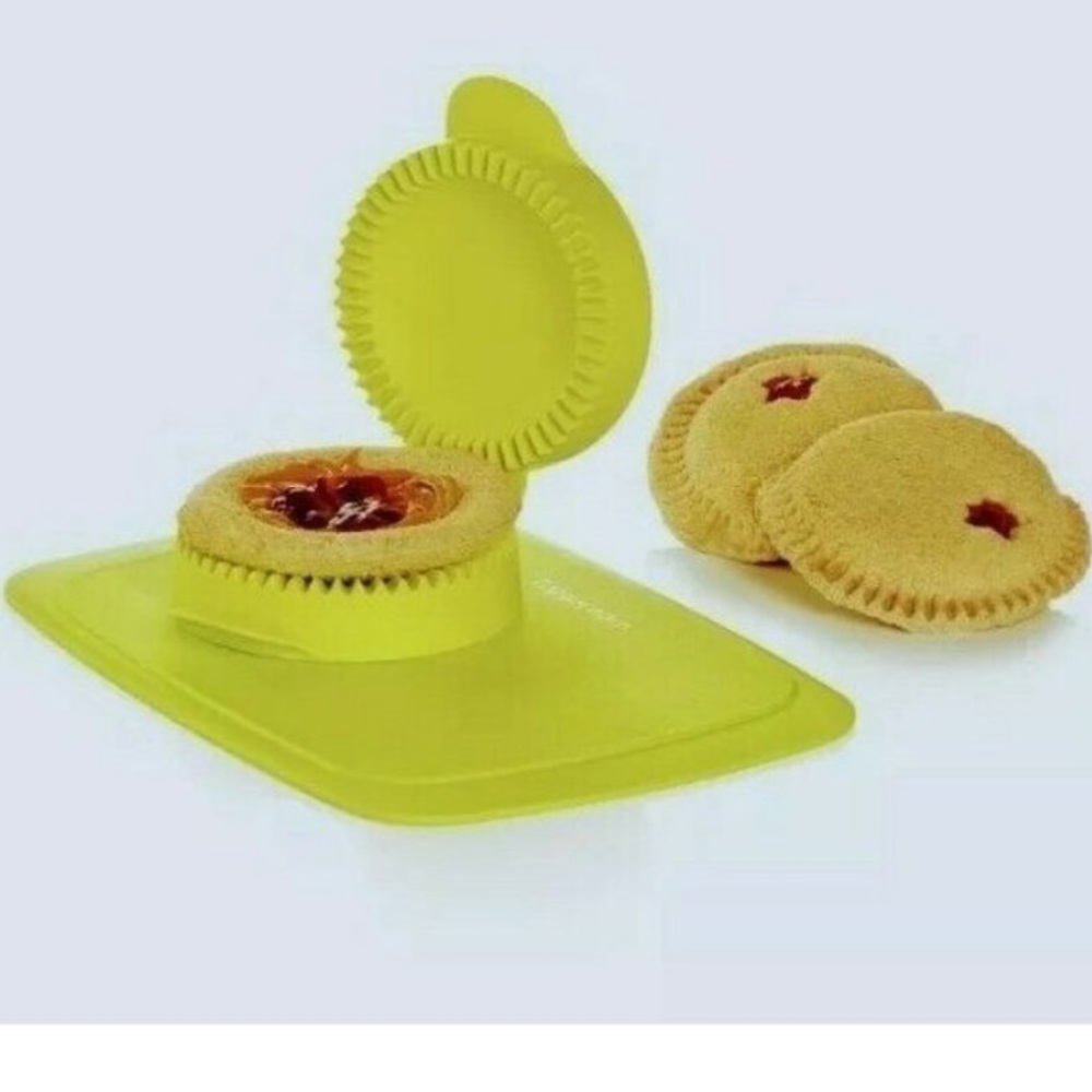 TUPPERWARE POCKET TURNOVER